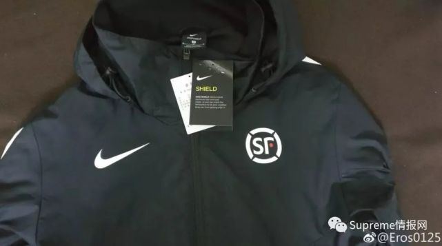 顺丰小哥被女网红冲了····抄袭Off-White联名限量纸袋成网红款？