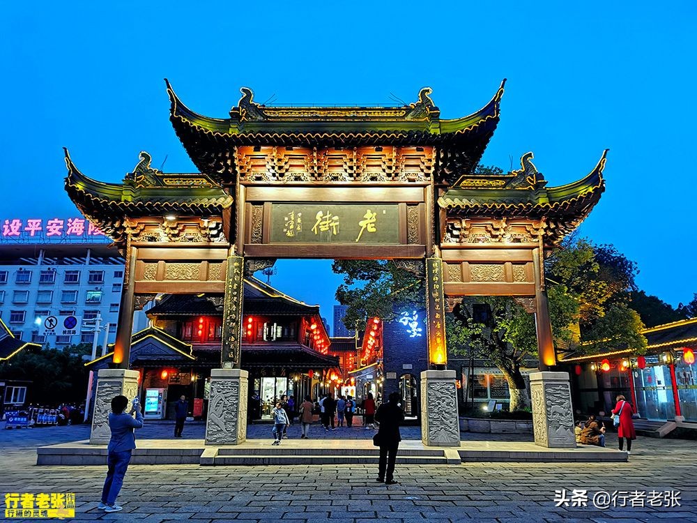 泰州特色之黄桥烧饼,江苏千年古镇特色小吃黄桥烧饼