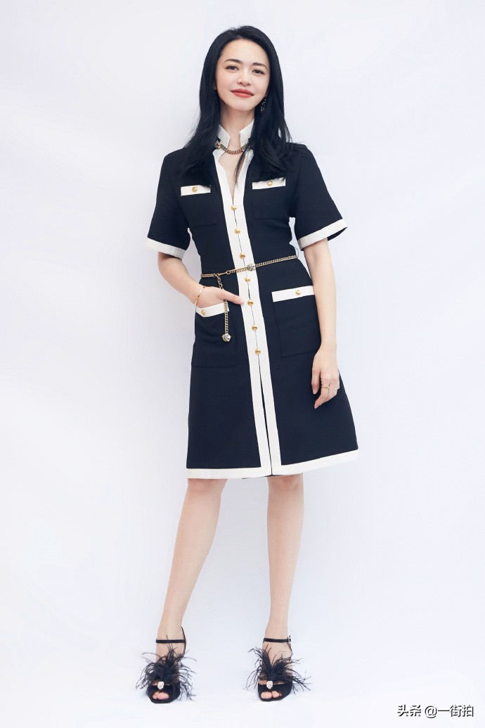 姚晨裙装图片,姚晨穿露肩裙好看吗