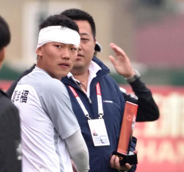 韦世豪踢越南真实原因,韦世豪从被骂到全场呼喊