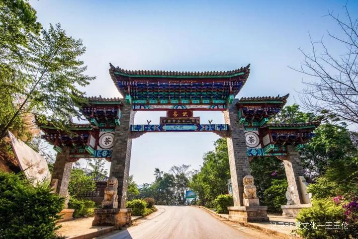 王者风范茶叶价格,龙润普洱生茶顶级老茶饼