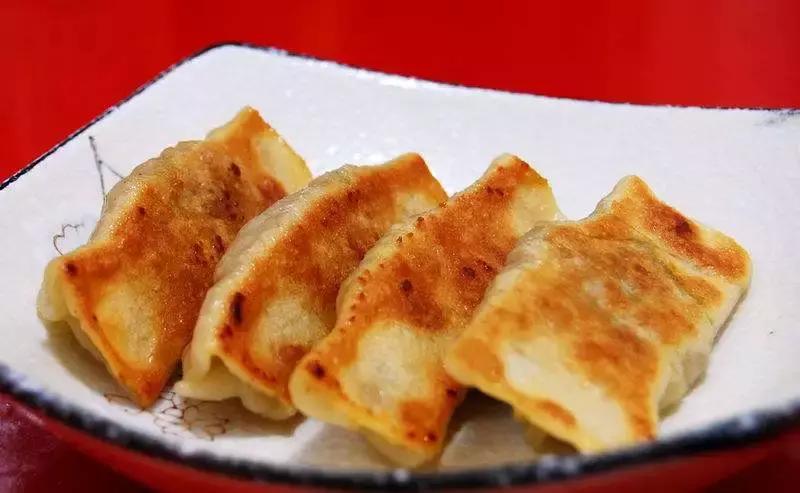 天津特色美食天津煎饼果子 (天津风味小吃三绝)