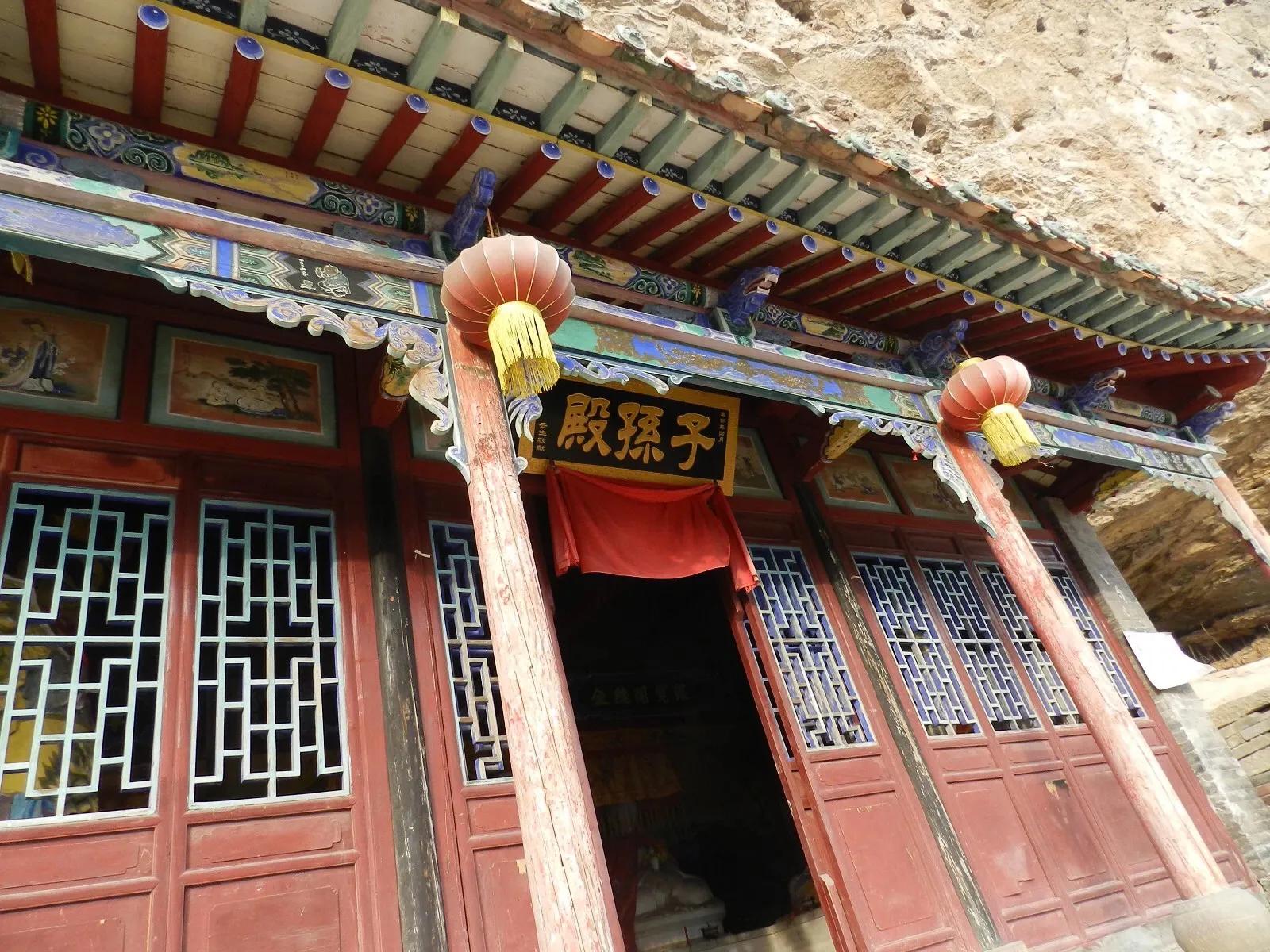 在山里迷路遇到狐狸,在山里迷路遇到了好漂亮的小姑娘