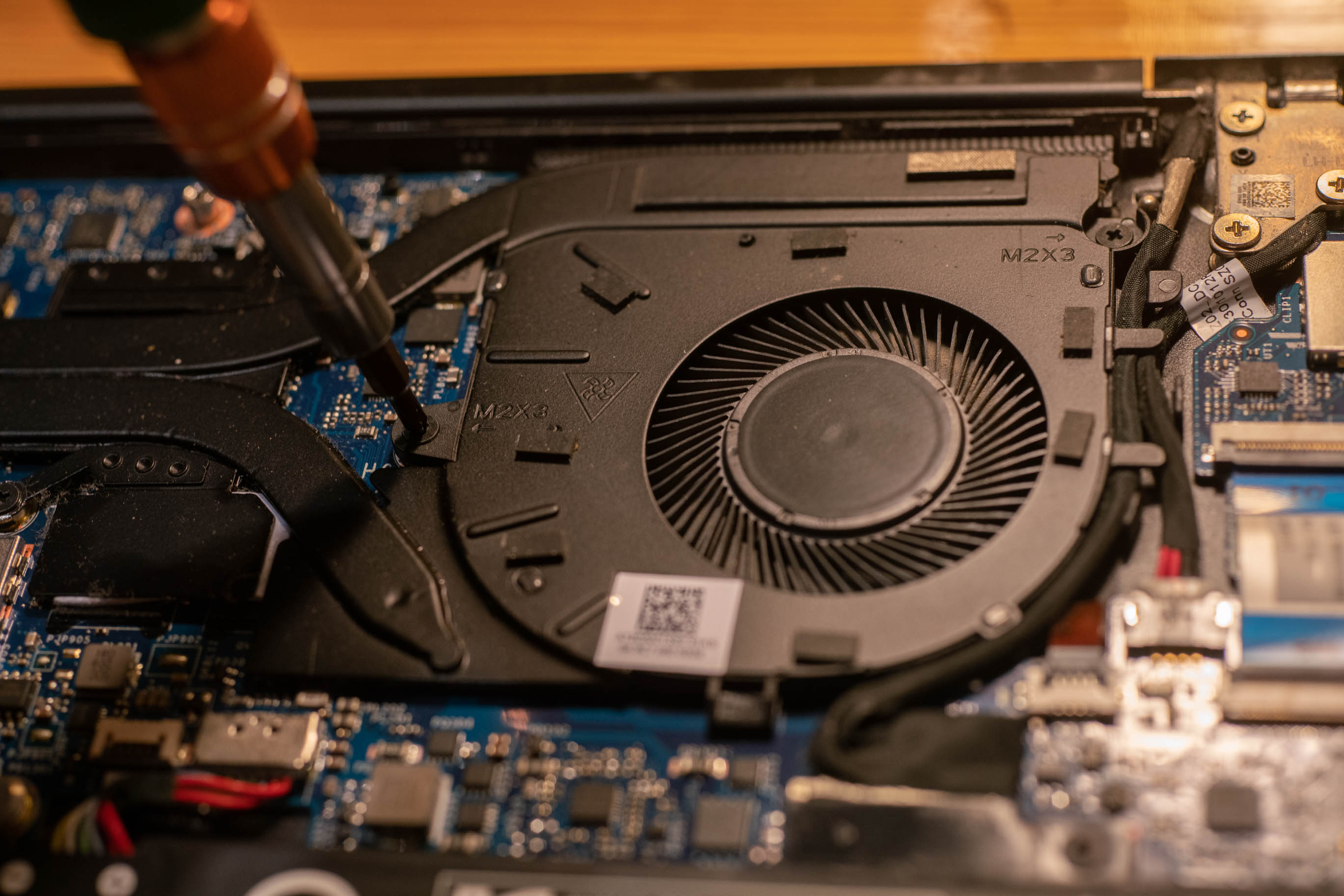 信越硅脂7921与7868哪个好,给电脑涂硅脂