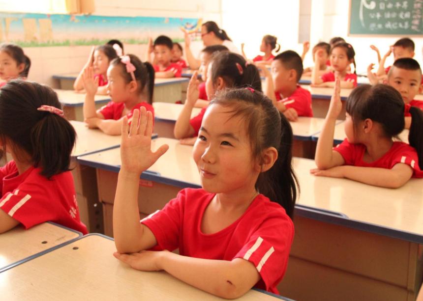 学生名字里全是“马”,老师上课点名“6匹马来了吗”,逗笑网友