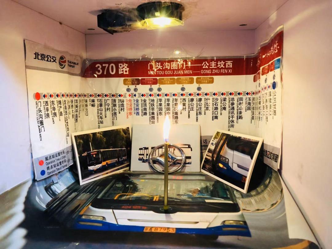 追逐公交的人,学生追逐公交车事故