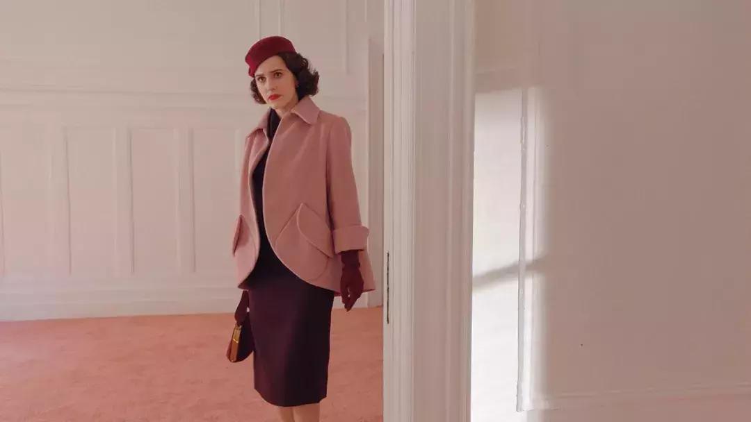 弃出轨前夫再惹桃花，纽约名媛离婚爆红，5000套美裙包裹励志大戏