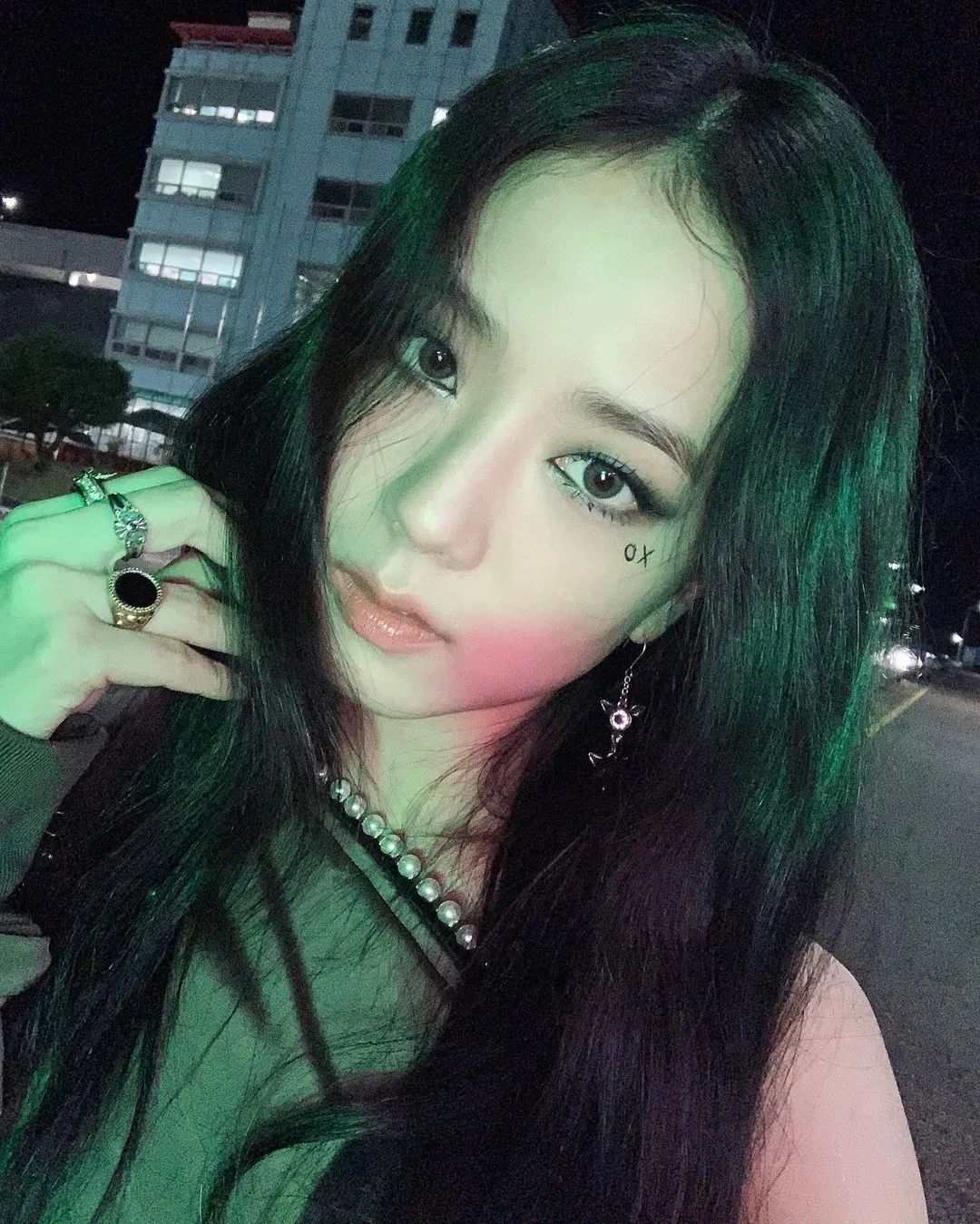 从BP小糊咖到Dior千金，Jisoo的脸越来越值钱了