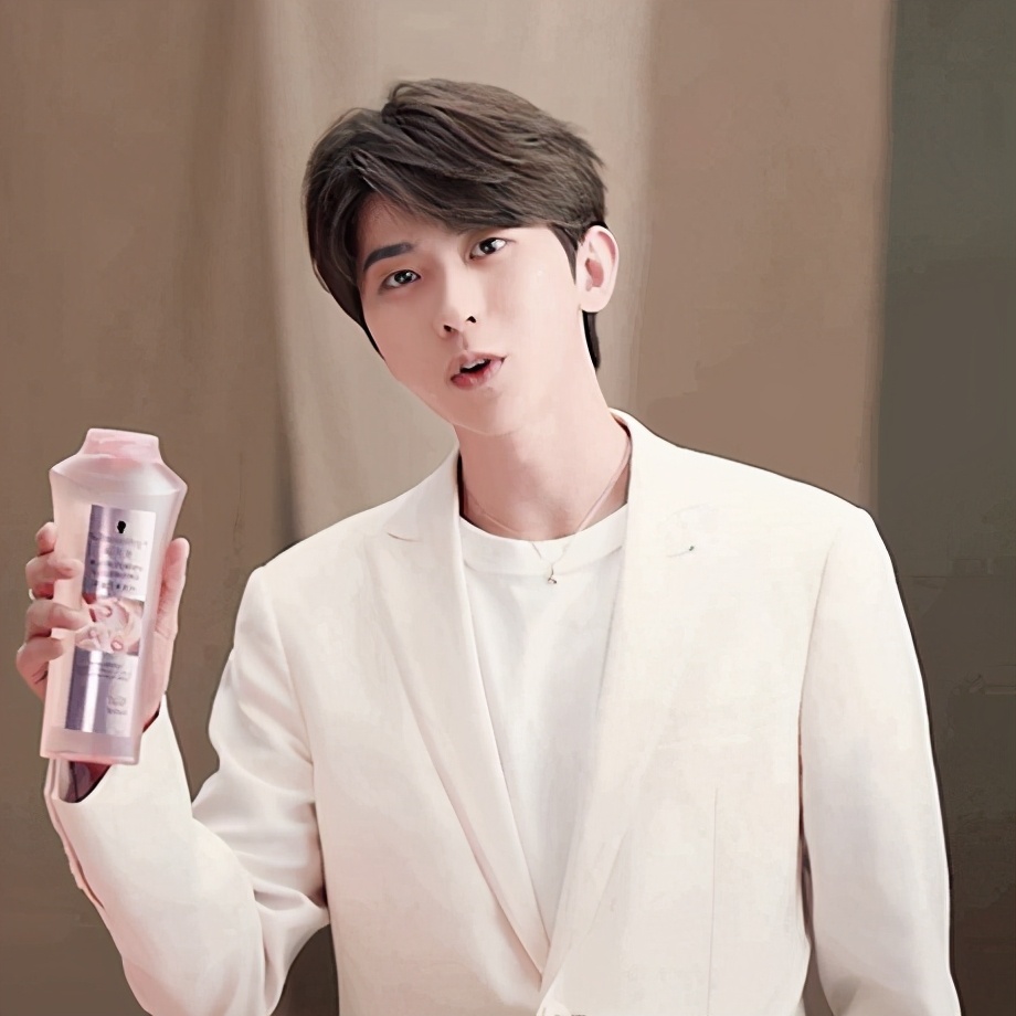 蔡徐坤施华蔻洗发水开箱,蔡徐坤施华蔻洗发水图