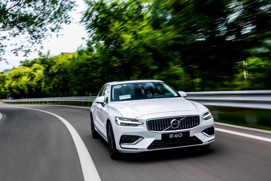 沃尔沃s60和奔驰c哪个值得入手,沃尔沃s60对比奔驰c驾驶感受