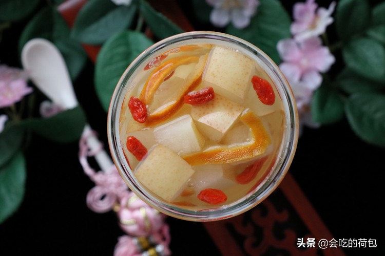 秋季这样吃梨加倍润肺止咳,秋季要多吃哪些食物