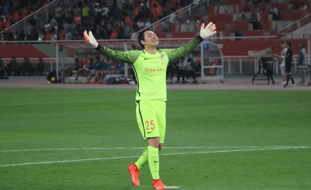 门将颜骏凌曾诚王大雷,中国足球最佳门将曾诚颁奖