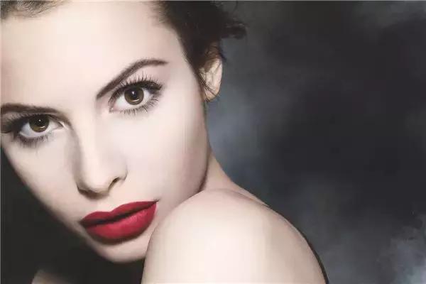 美宝莲为什么越来越贵了,美宝莲过期了还能用吗