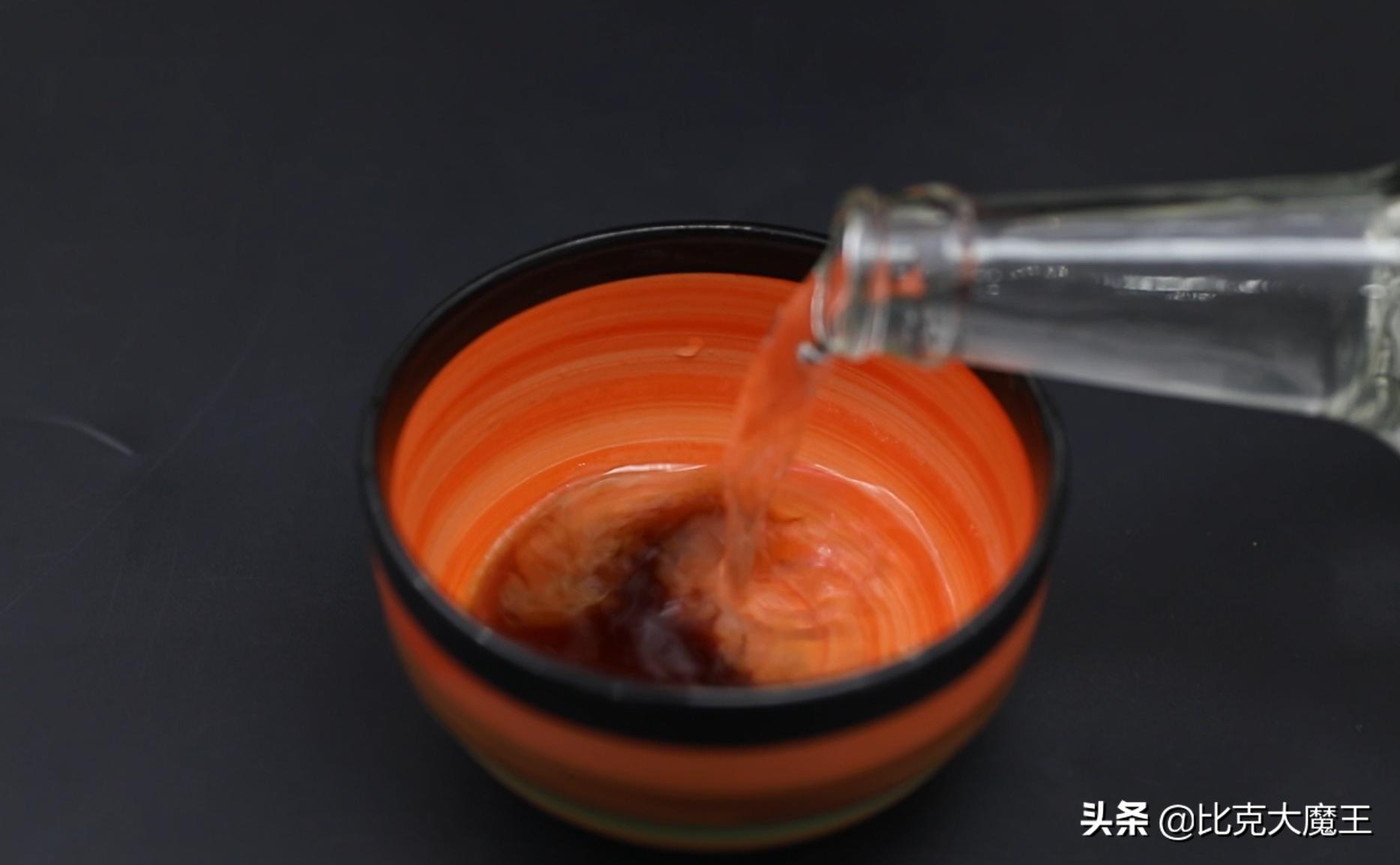 洗澡间的玻璃水垢怎么清洗,浴室玻璃水垢擦不掉怎么办