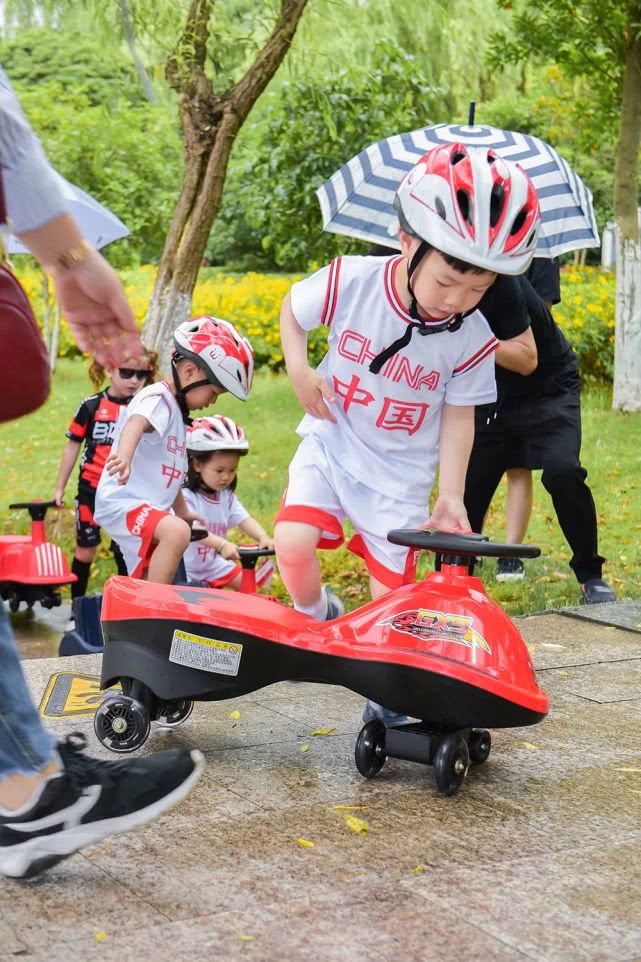 好娃娃儿童扭扭车,好娃娃扭扭车小朋友怎么骑
