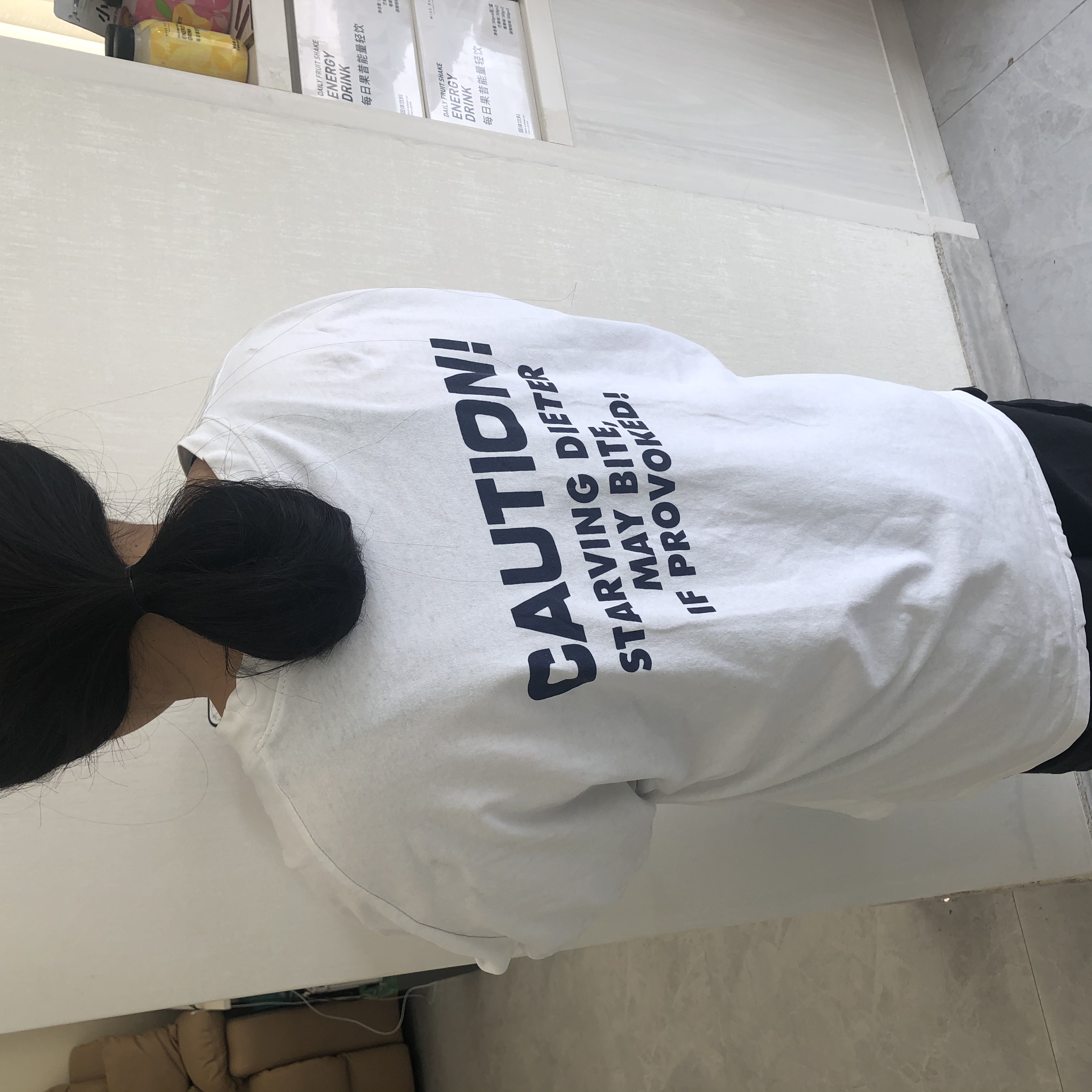 女子吃宵夜拒绝陌生男搂抱摸脸遭暴打，猥亵打人“仙居第一硬”被行拘13天，不满警方处理向公安部写控告信