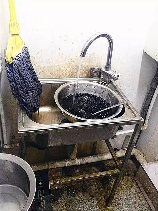 奶茶黑幕揭秘视频,网红奶茶店内幕曝光