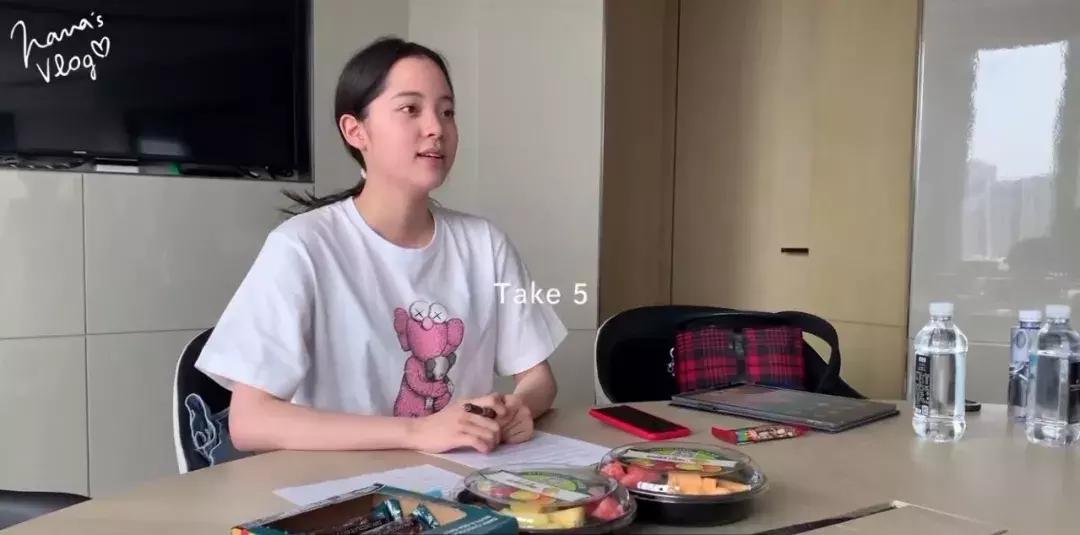 优衣库kaws联名连帽卫衣,优衣库联名kawst恤