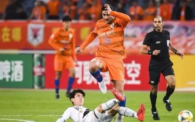 国足新帅将现身泰山亚冠比赛首发,国足首发鲁能