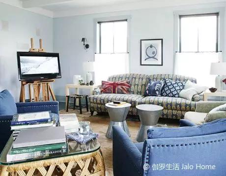 客厅可以有电视，但不该成为主角，它们可以摆成这样