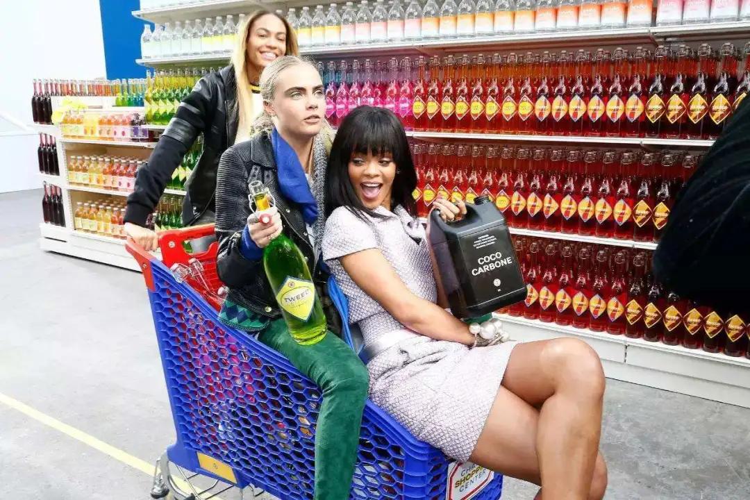 颠覆传统设计的时装秀,让你惊艳的时装秀场布置