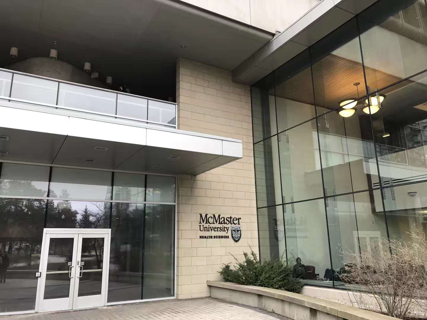 加拿大留学一个月花2万元,留学加拿大需要多少钱