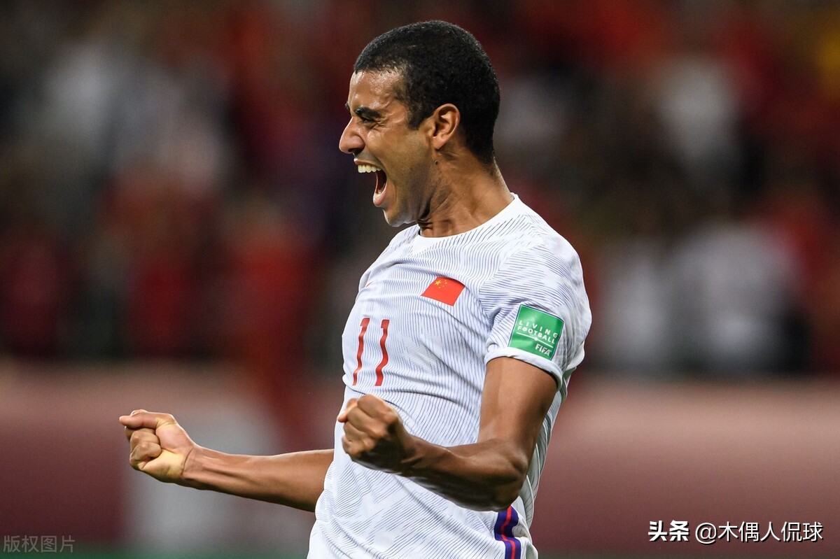 李铁续约，国足12强赛阵容大换血？5归化唱主角，89黄金一代淡出