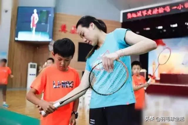 教你几个羽毛球训练简单技巧,羽毛球秘籍书本