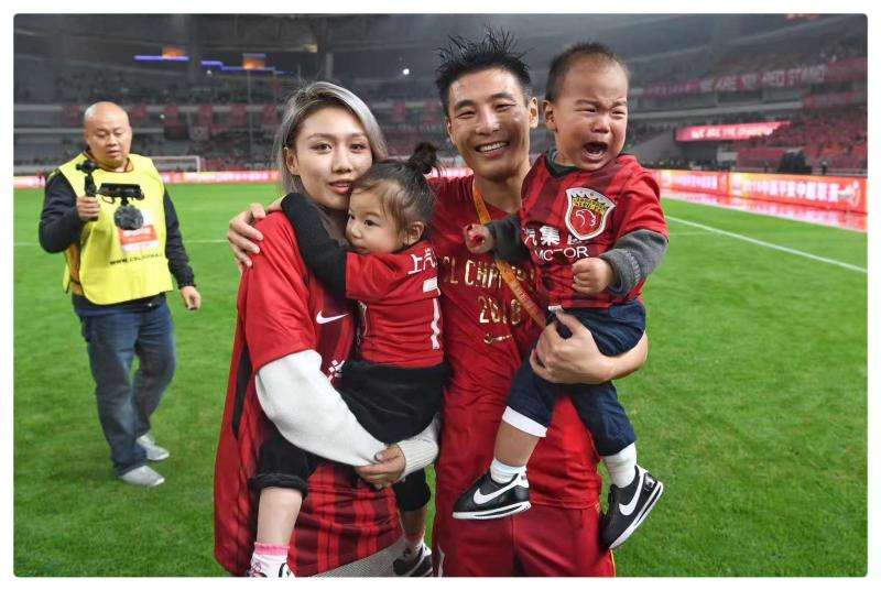 武磊在父亲节上发文,感恩的人最幸福