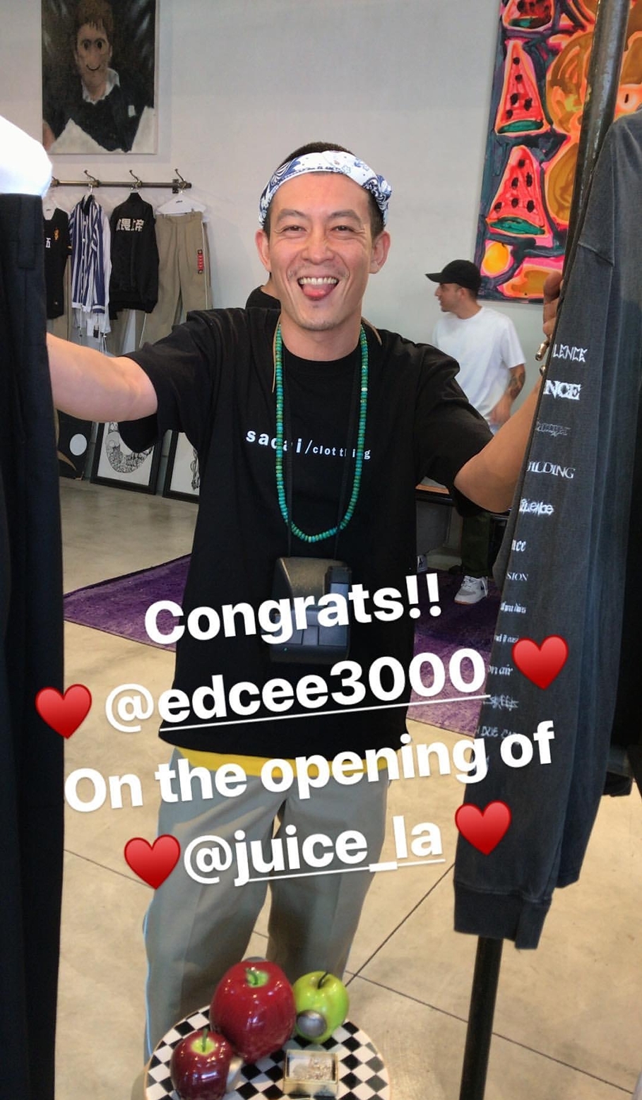 陈冠希一家穿亲子装合影,陈冠希光棍节晒全家照