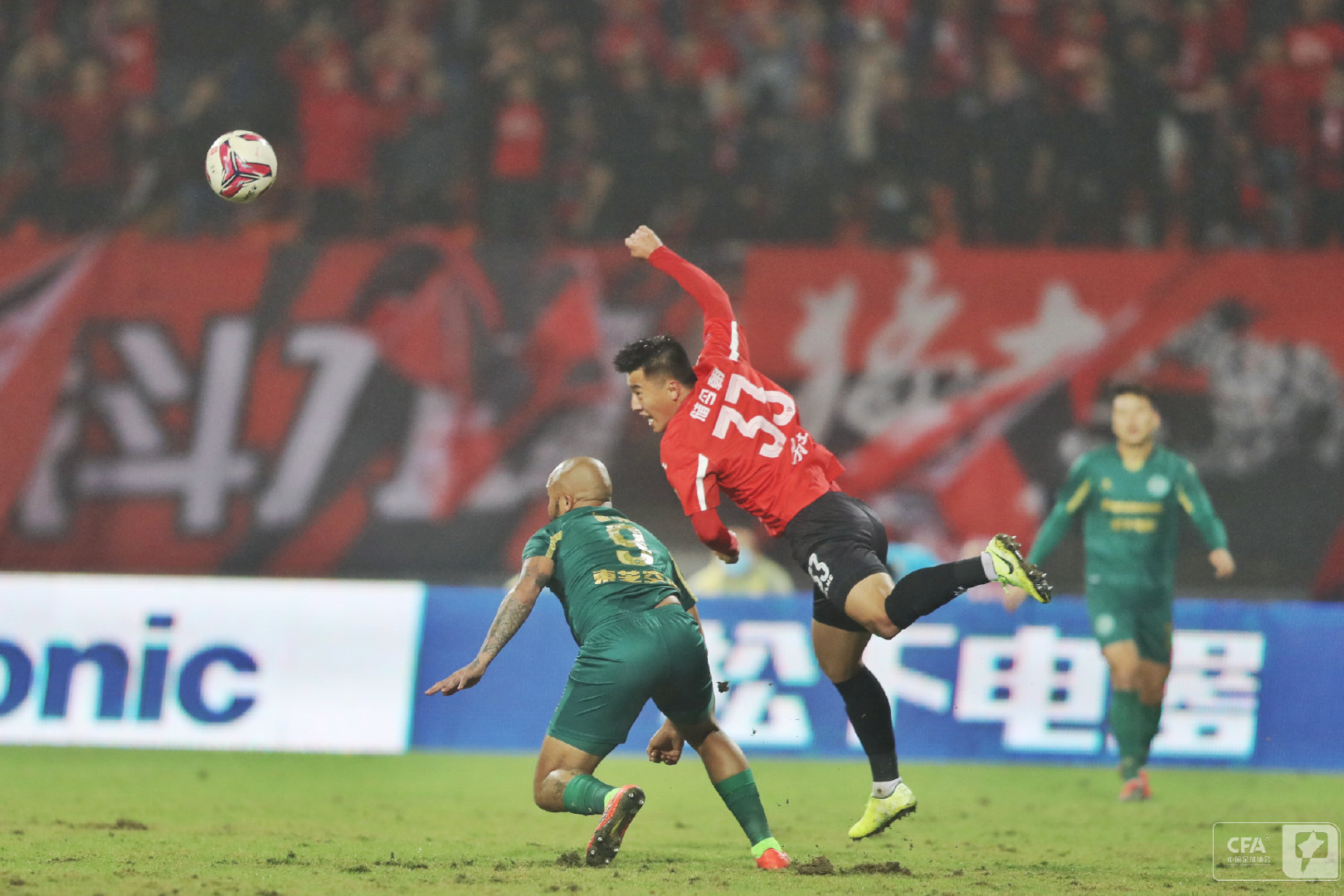 中国足协怎样来拯救中国足球,裁判不公正判罚足球