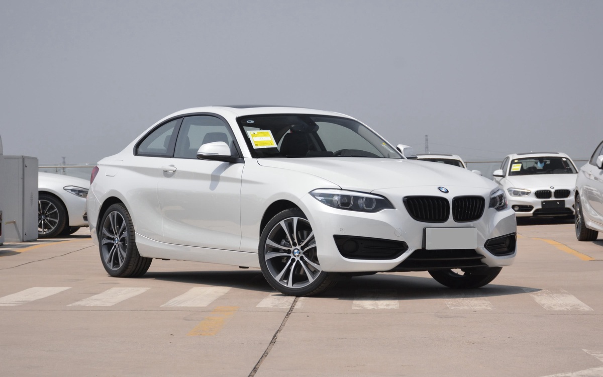 最帅的软顶敞篷4座宝马20万新车,十万能买硬顶两门四座敞篷宝马吗