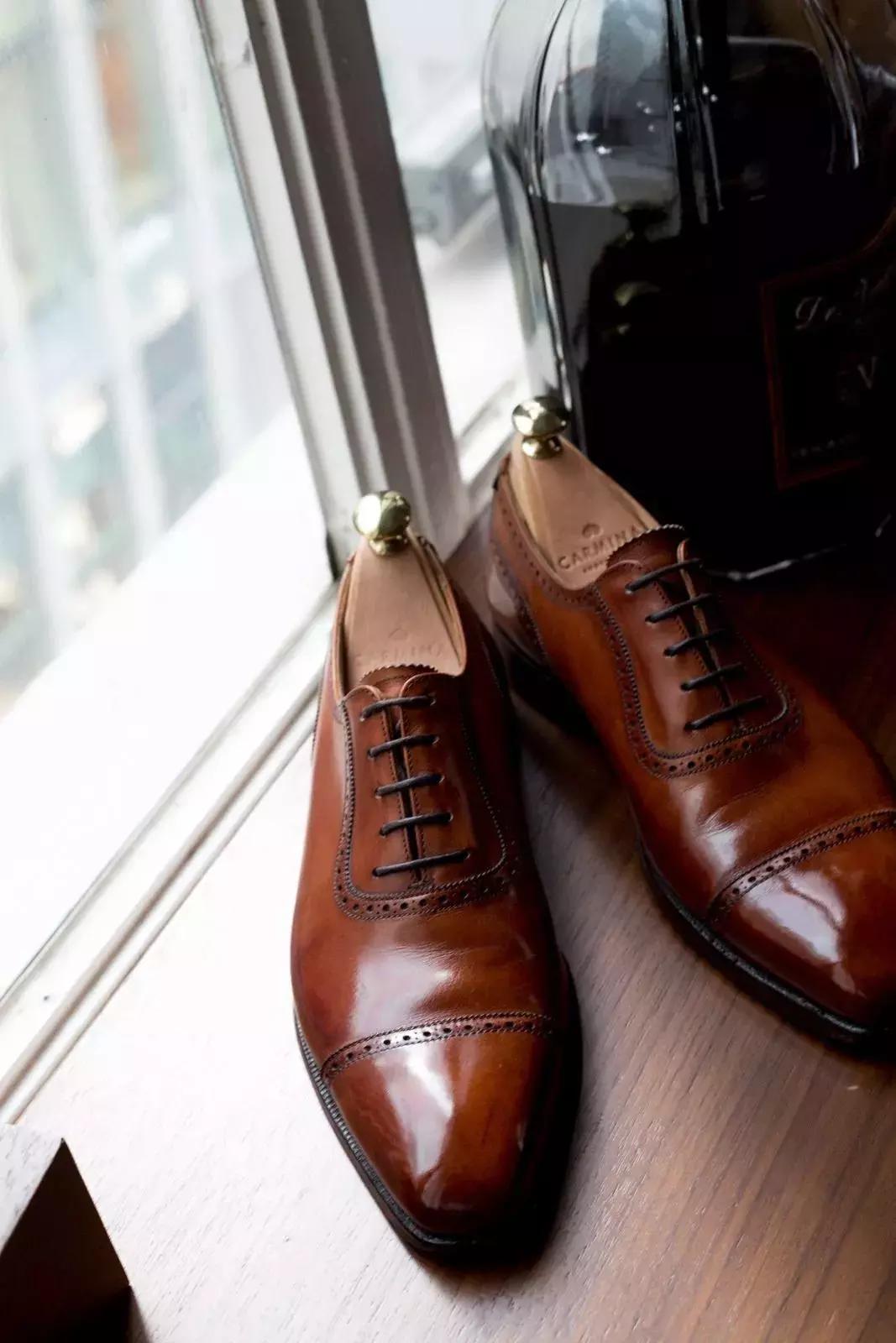 脚大不穿尖头皮鞋,脚大不怕鞋松