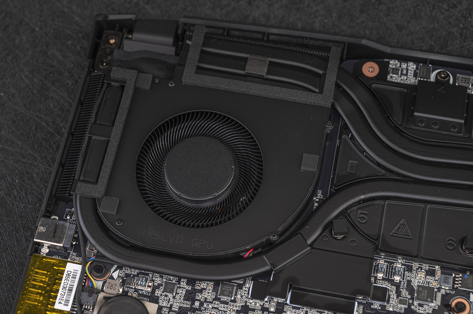 有雕牌游戏本，哪里都是电竞战场，值得游戏玩家背上的AORUS15PXD