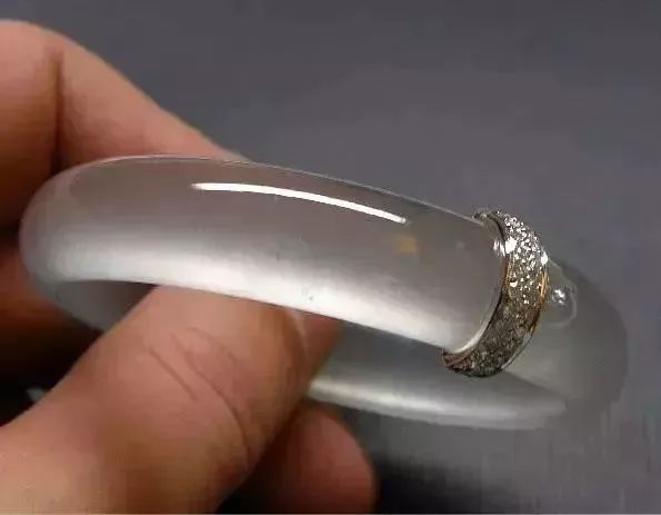 玉碎了一点怎么处理吉利,玉碎了小块怎么处理