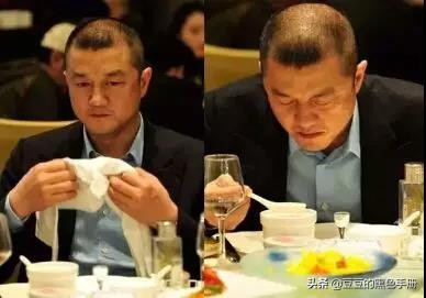 脑门大发际线高的女明星,大脸大脑门秃头女生适合的发型