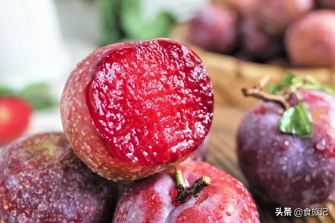 正宗的三华李水果,摘三华李酸甜脆口特解馋