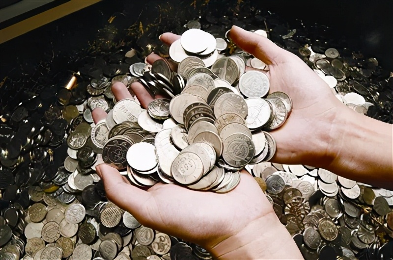 小贪婪酿成大祸|德阳两男子在游戏厅偷游戏币,遭起了!