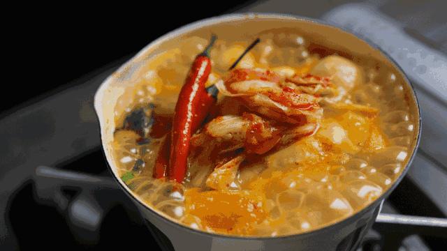 煮面条冷水好还是热水好,煮面条过冷水还是生水