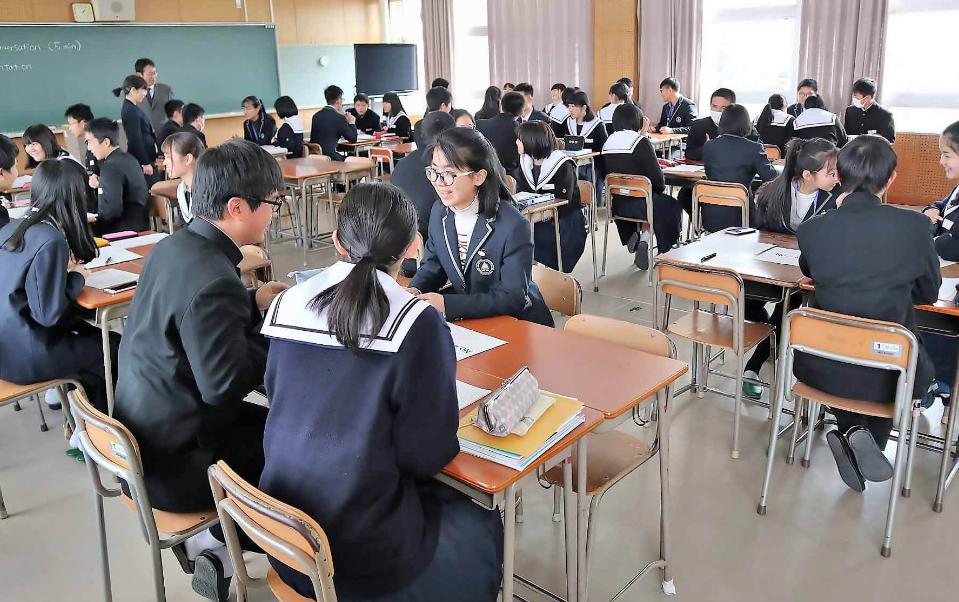 楂樹腑鐢熷拰鑱岄珮鐢熺殑鍖哄埆,楂樹腑鐢熷拰鑱岄珮鐢熺殑鍖哄埆瑙嗛