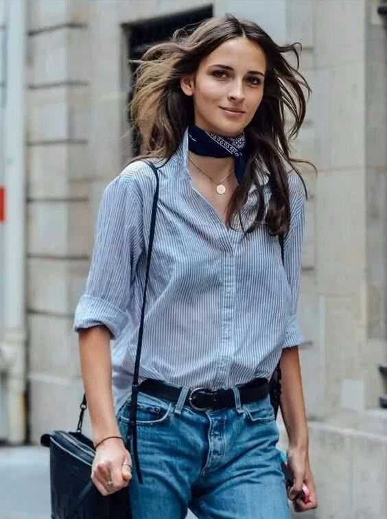 春季穿宽松衬衫穿法教程,今年春夏衬衫怎么穿时髦又高级