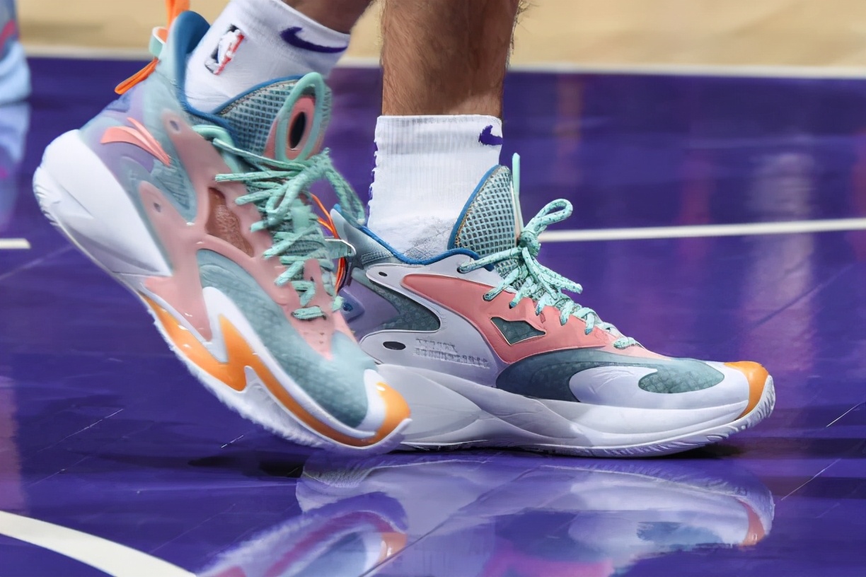 NBA球员上脚：卡鲁索穿安踏球鞋，巴特勒的驭帅14很骚气