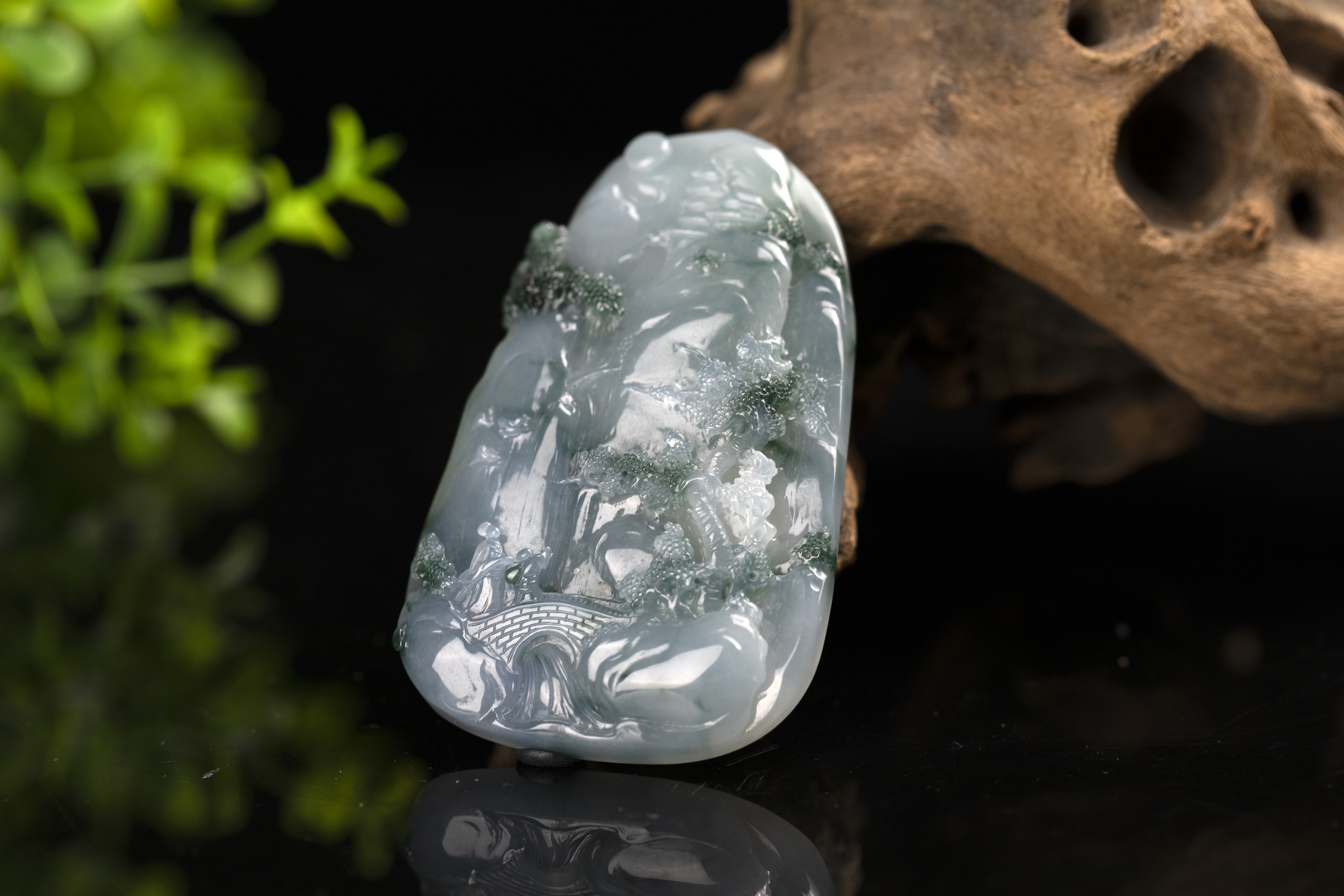 翡翠有纹路就一定是瑕疵吗？搞不懂的人千万别瞎买