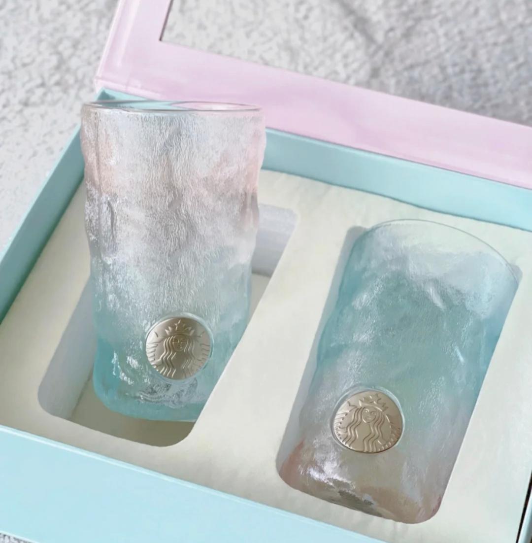 日本星巴克这次质感满分，网友diss中国星爸爸，月饼口味像蜡烛