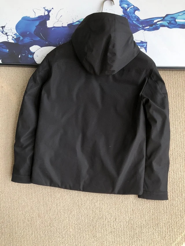 普拉达保暖服装,换季优惠大酬宾