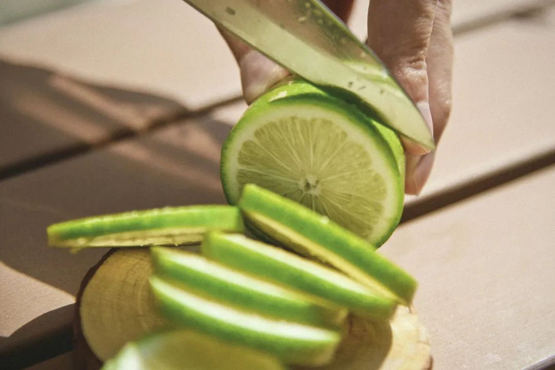 luckincoffee瑞幸咖啡生椰拿铁,复刻瑞幸生椰丝绒拿铁