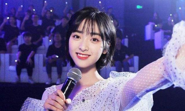 涂口红有好处嘛,涂口红可以美很多吗