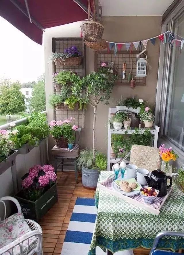 阳台变身小花园总有一款适合你,阳台可以打造成小花园吗