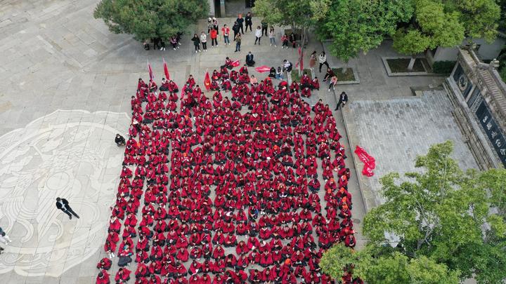 宜昌这个地方产美女，有一个大家都认识，现在还能让熊孩子涨知识