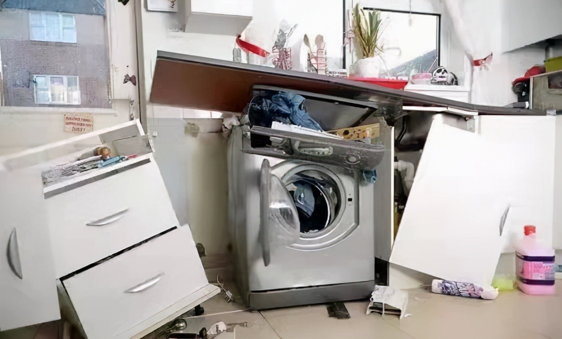 羽绒服在洗衣机里真的会爆炸吗,羽绒服可以用洗衣机烘干会爆炸吗